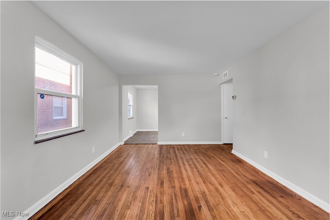 251 E 200th St Cleveland, OH 44119 – photo 5