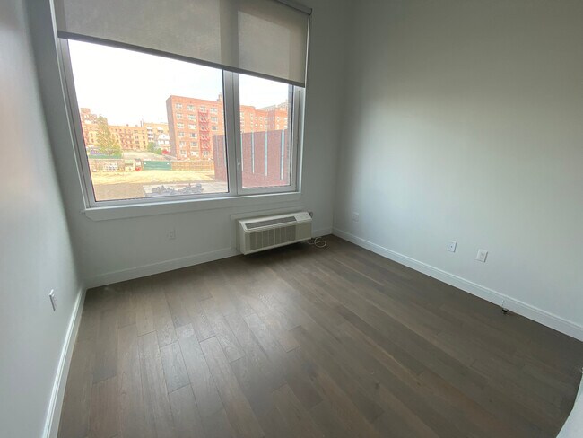 Building Photo - 152-11 89th Ave