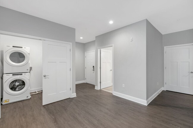 Foto del edificio - Gorgeous front facing 1 bedroom - Next to ...