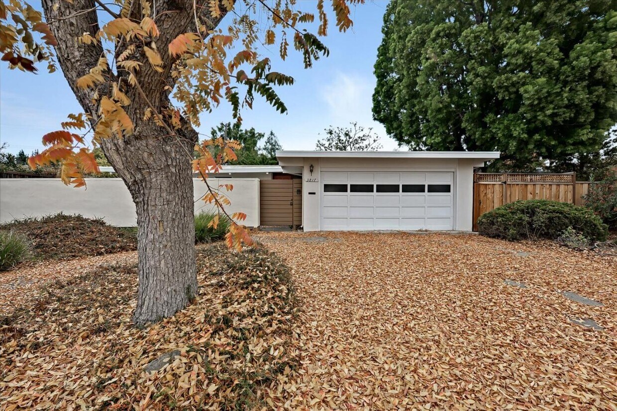 Primary Photo - 3817 Corina Way