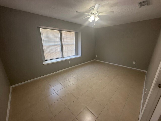 Building Photo - 11005 Tridens Ct