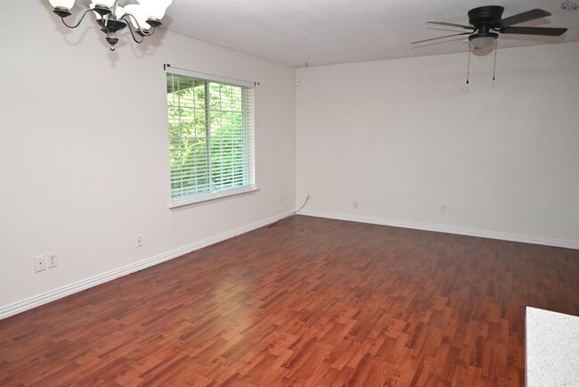 Building Photo - 1608 Adrian Ave