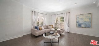 Building Photo - 9848 Vidor Dr