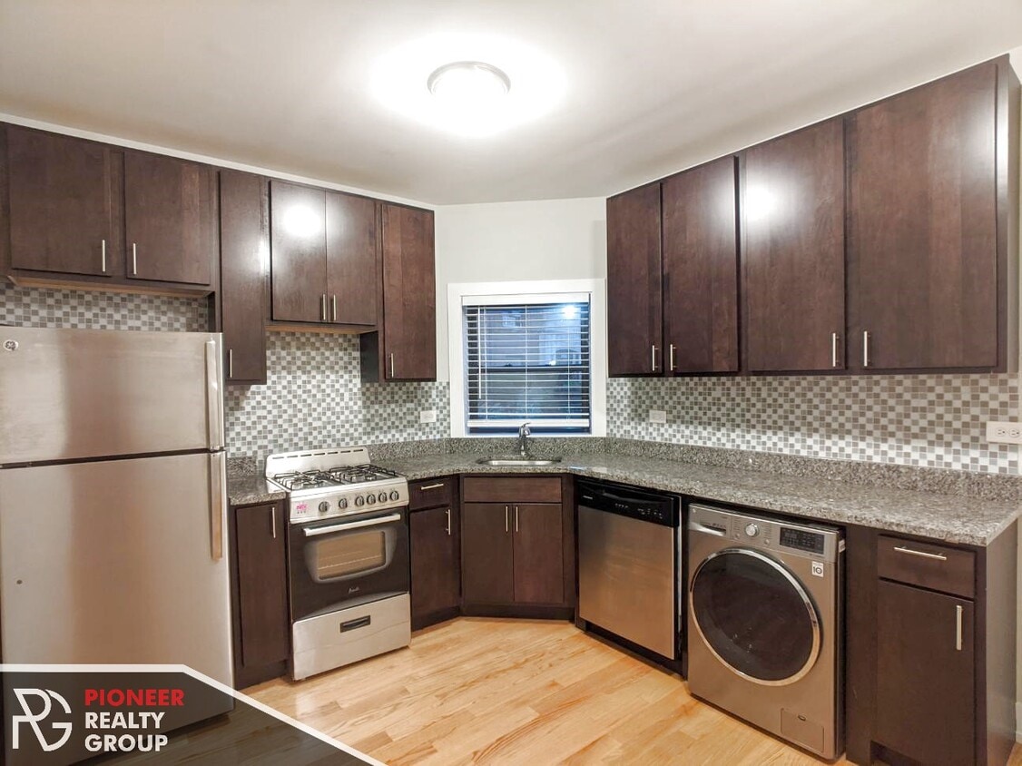 Primary Photo - 2820 N Mildred Ave