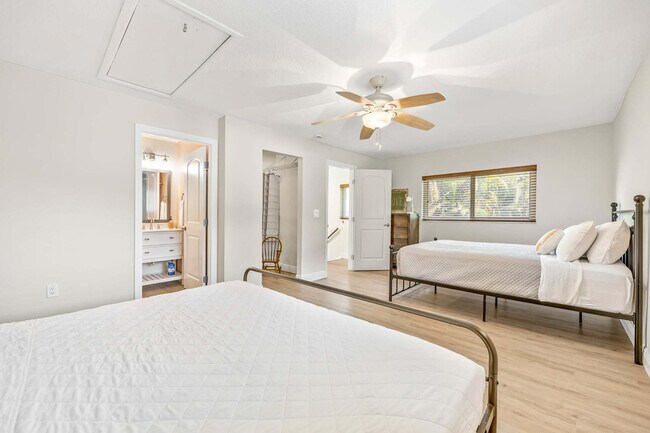 Building Photo - 241 S Brevard Ave