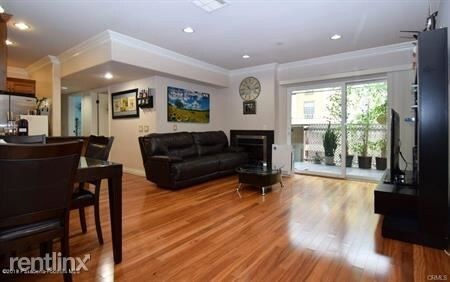 Building Photo - 3855 Ingraham St