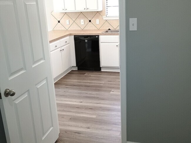 Building Photo - 401 Hayley Ct