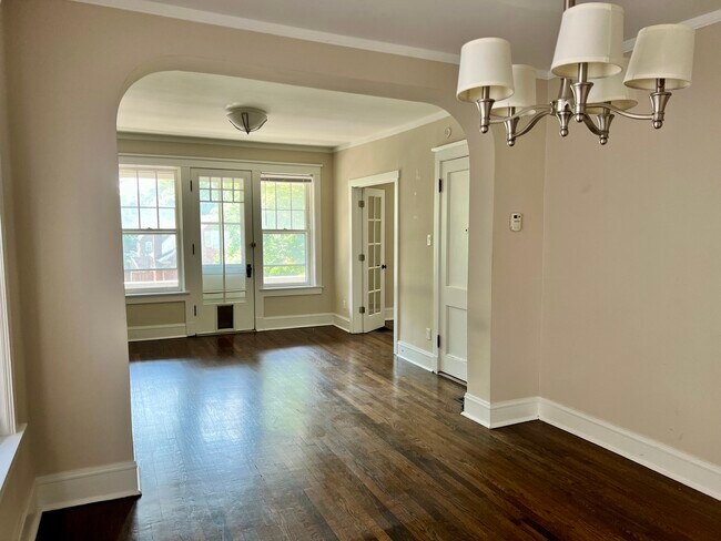 Building Photo - 4827 N Kedvale Ave