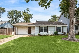 Building Photo - 1702 Ebony Ln
