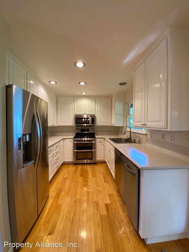 Building Photo - 2 br, 1.5 bath House - 1051 Harris Road