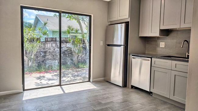 Building Photo - 9216 E Highland Pines Blvd