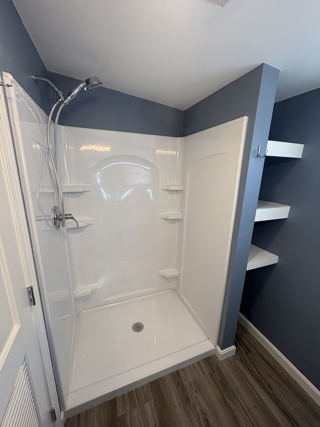 Building Photo - 104 Cable Ave