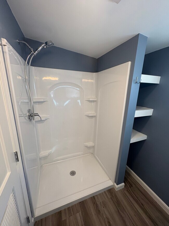 Foto del edificio - 104 Cable Ave