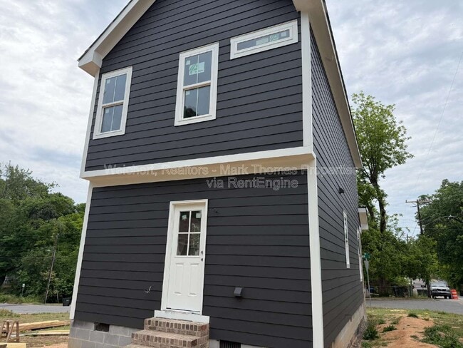 Building Photo - 1203 Fern St