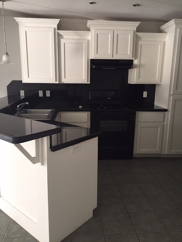 Building Photo - 1406 W Fig Ave