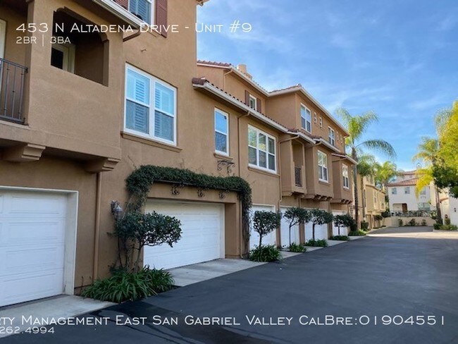 Building Photo - 453 N Altadena Dr