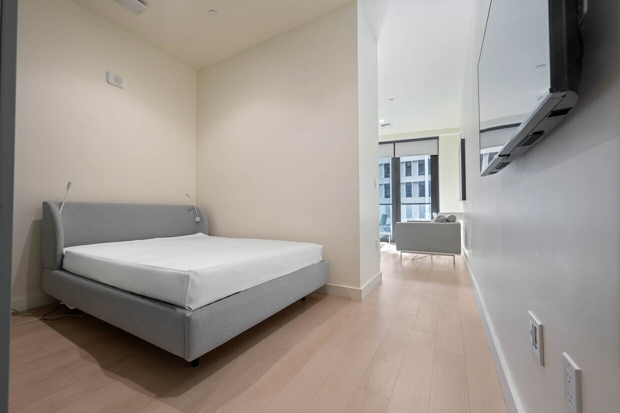 Foto principal - 6401 Wilshire Blvd