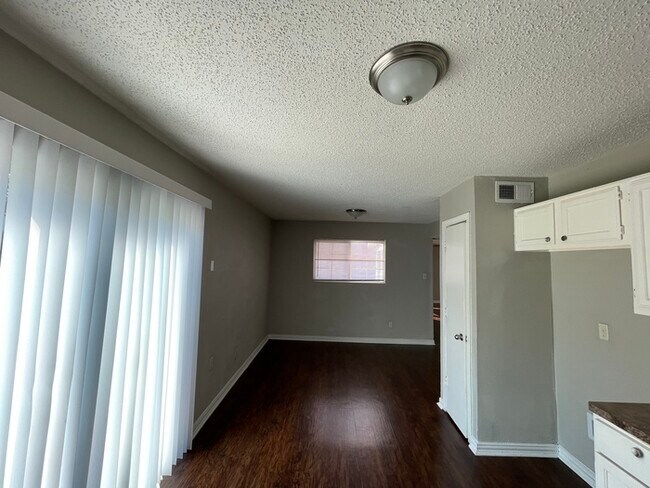 Building Photo - 2148 Chatham Square Ct Dallas, Texas 75227