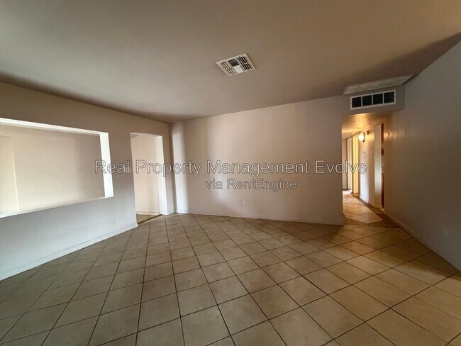 Foto del edificio - 2320 W Rose Ln