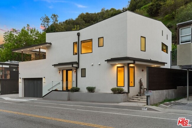 Building Photo - 913-913 1/2 N Beverly Glen Blvd