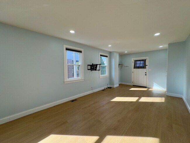 Foto del edificio - Charming 3 Bedroom/3 Bathroom Detached Home in Woodlawn, MD!