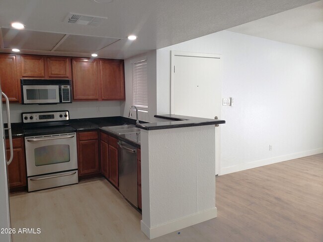 Building Photo - 5757 W Eugie Ave