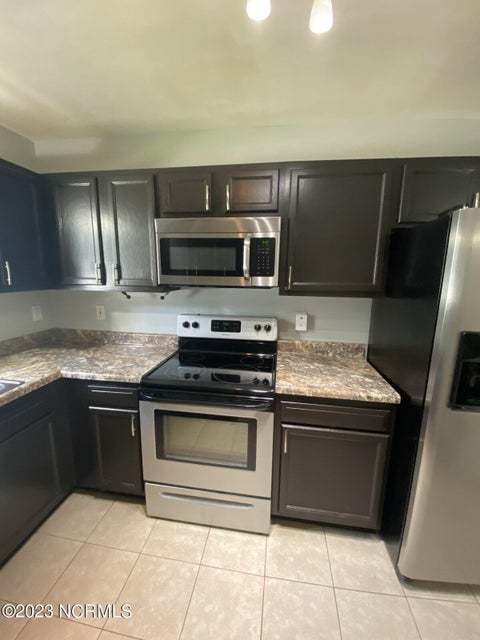 Building Photo - Beautiful 3 Bedroom, 2 Bath Home-3016 E. W...