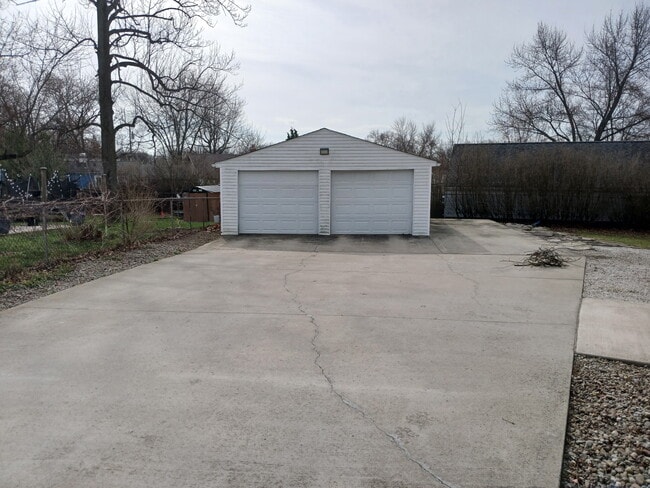 Building Photo - 2472 Beech St