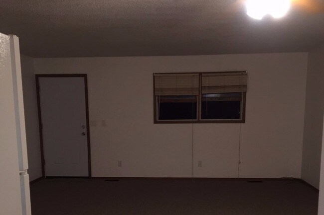 Living room - 111 W Main St Apartments