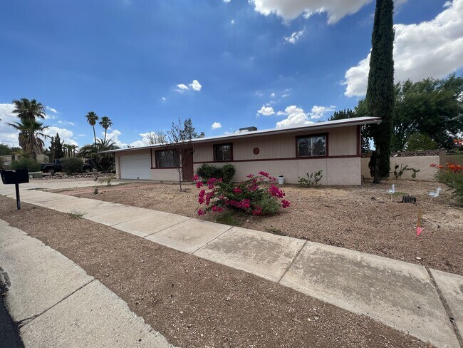 Building Photo - 3931 W Sunny Hills Pl