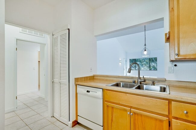 Foto del edificio - Cozy 1 Bed, 1 Bath Condo