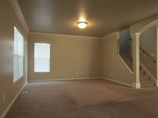 Building Photo - 858 N Wooden Ln