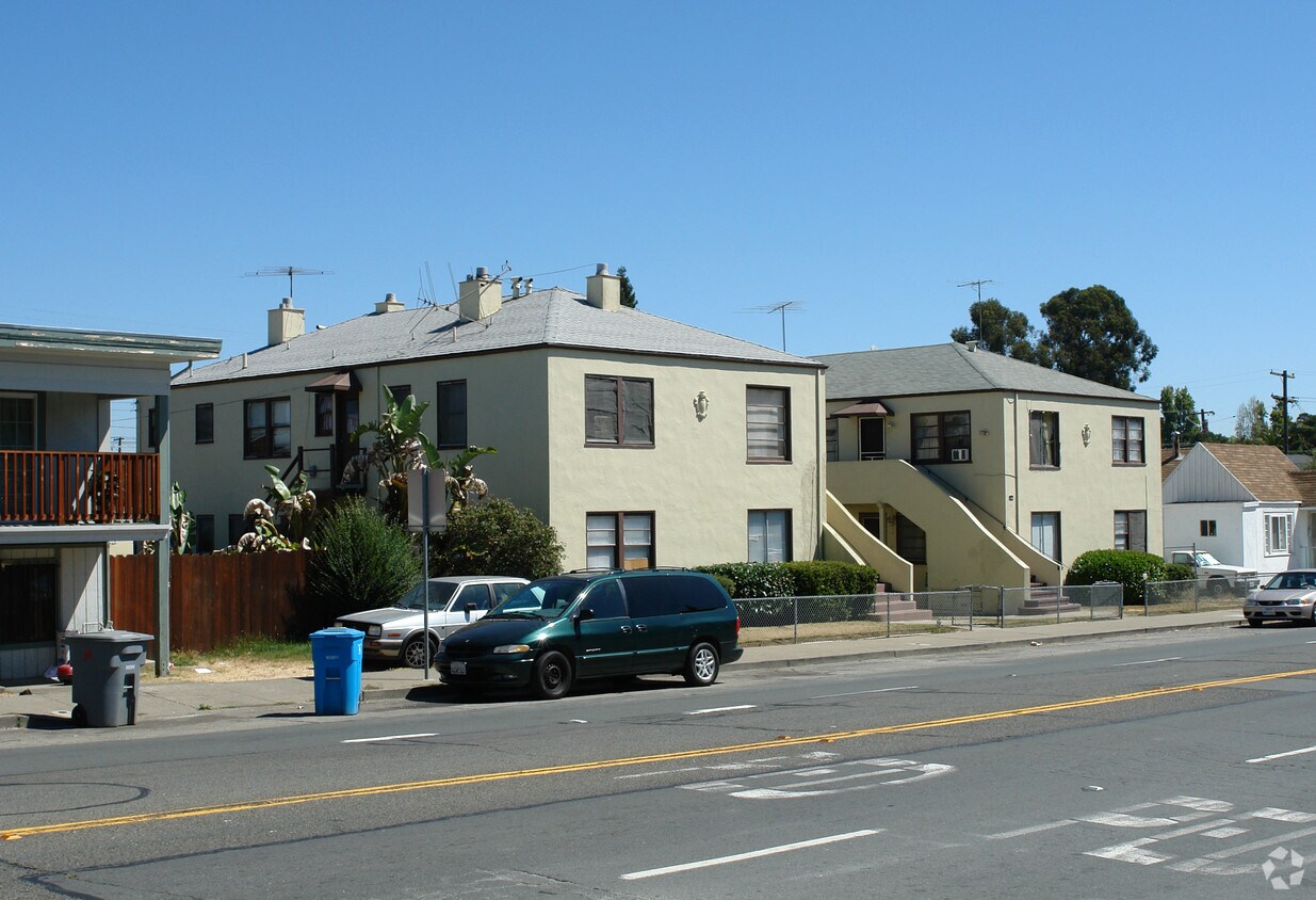 Primary Photo - 1130 Florida St
