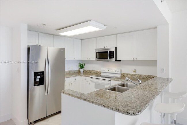 Building Photo - 19501 W Country Club Dr