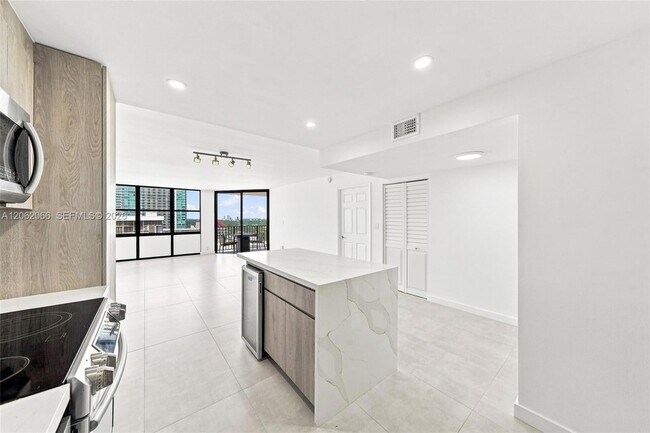 Building Photo - 1901 Brickell Ave