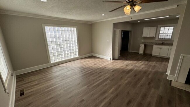 Foto del edificio - 1418 Snowden Ave