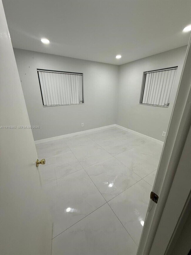 Foto del edificio - 2461 SW 82nd Ave