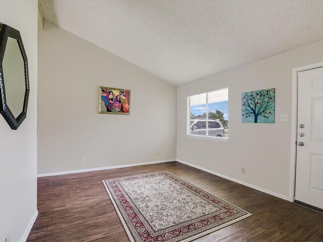 Building Photo - 403 Janis Dr