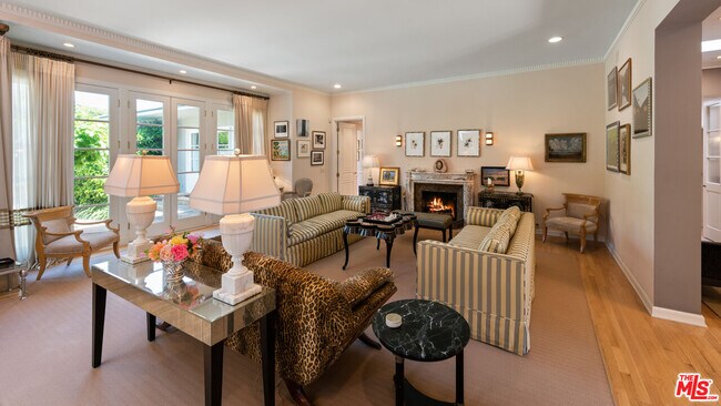 Foto del edificio - 810 Foothill Rd