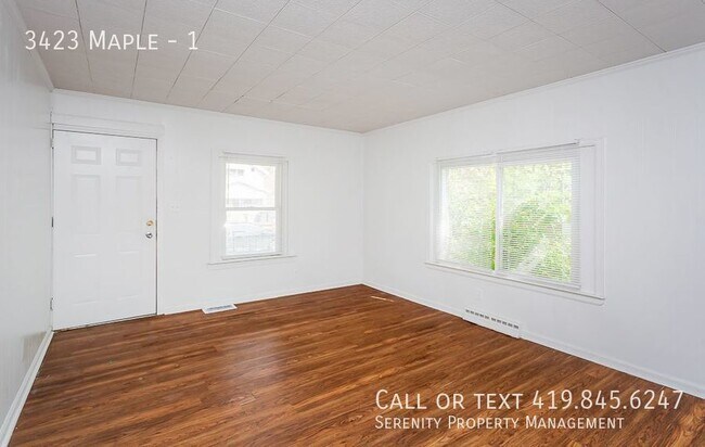 Building Photo - *Offering $300 off first month's rent*Spac...