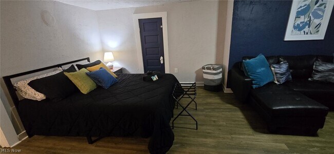 Foto del edificio - 1856 Lampson Rd