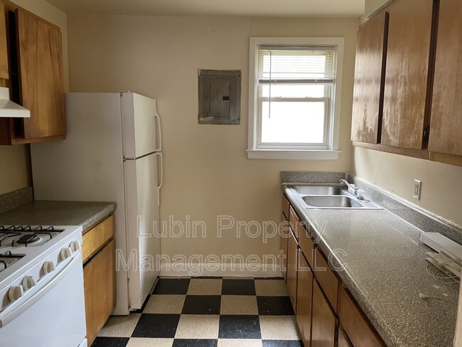 Building Photo - 1393 Lapaloma St