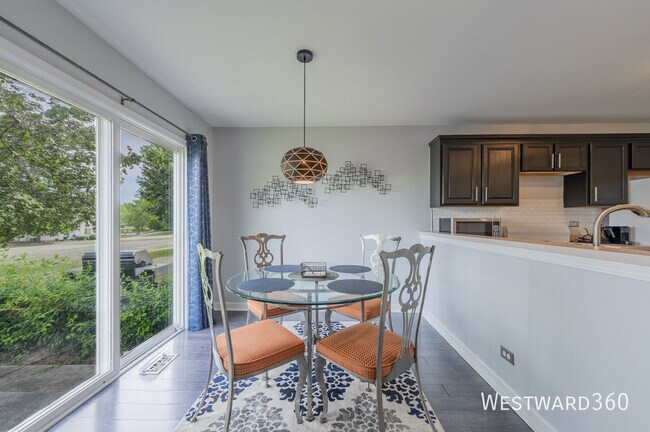 Foto del edificio - 1524 Meadowsedge Ln