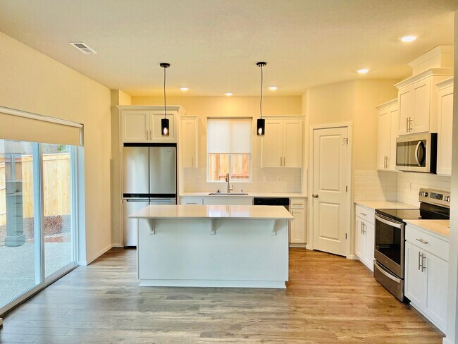 Building Photo - 2814 N Pioneer Canyon Dr