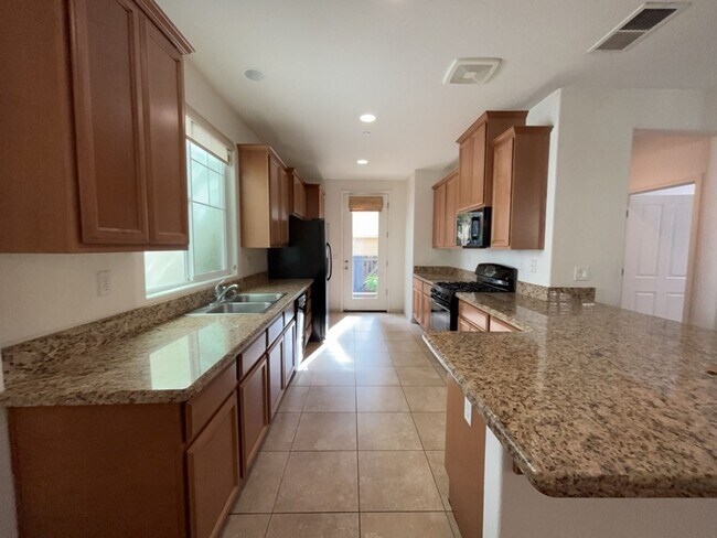 Foto del edificio - Beautiful East Davis home available September 1st!