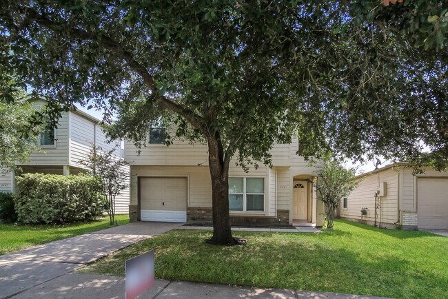 Foto del edificio - 3231 Dartmouth Field Ln