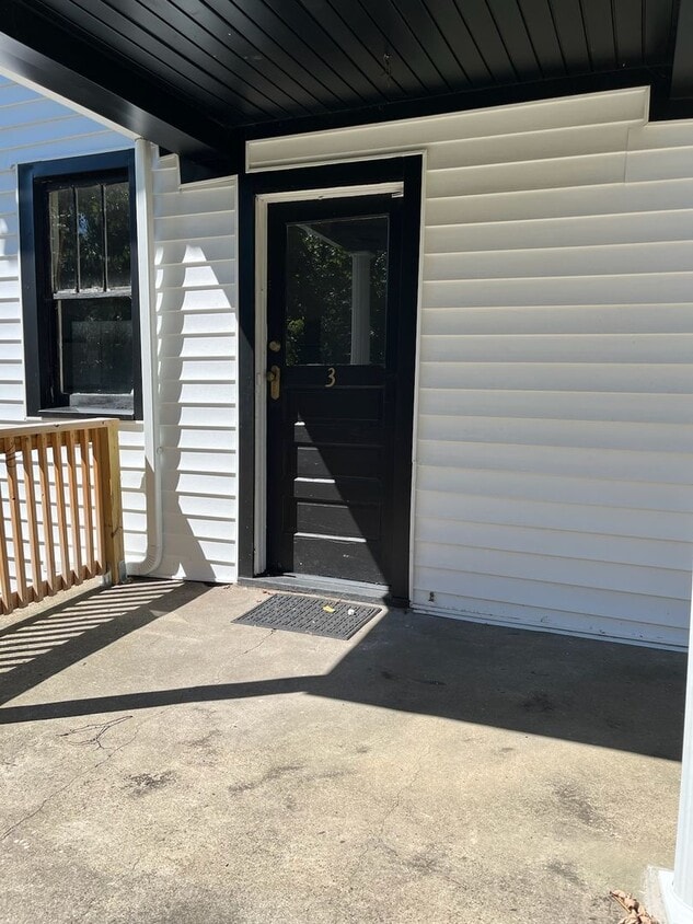 2338 Chestnut St Unit 3, Steubenville, OH 43952 Room for Rent in