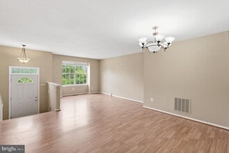 Building Photo - 9571 Tudor Oaks Dr