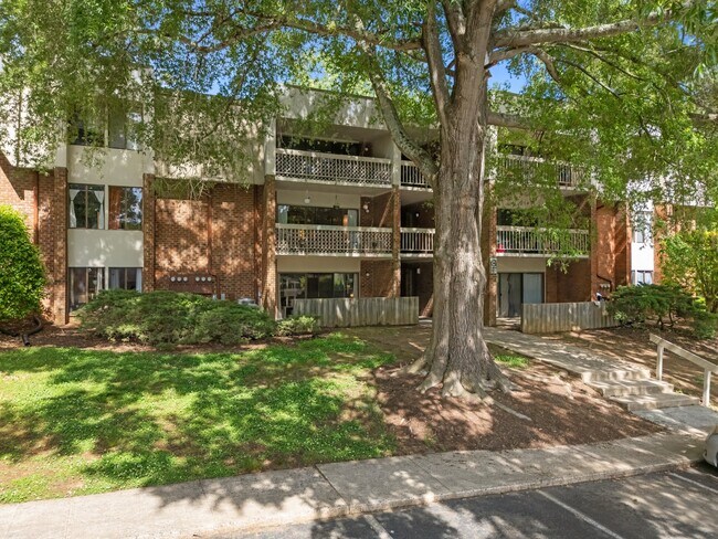 Building Photo - 500 Umstead Dr