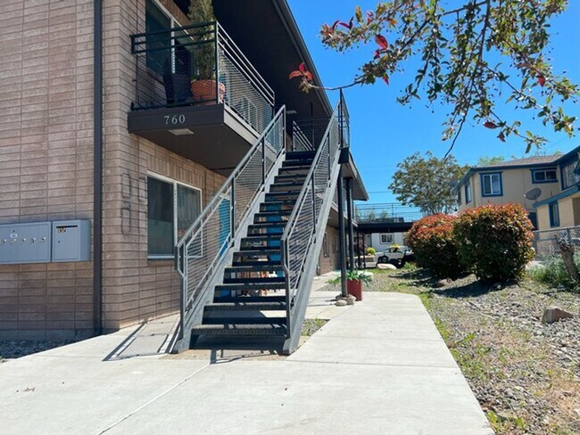 Foto del edificio - One Bedroom Upstairs Reno Apartment